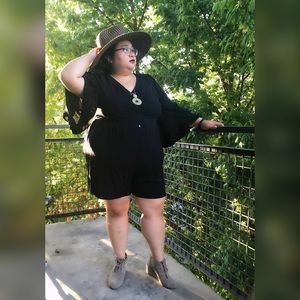 🎉HP🎉ModCloth 2X Black Flutter Sleeve Romper